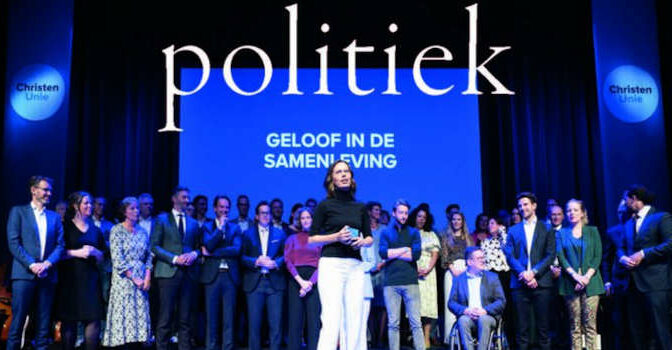 Met God midden in de politiek boek over de ChristenUnie van Gerry van der List