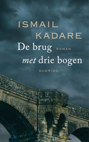 Ismail Kadare De brug met drie bogen recensie