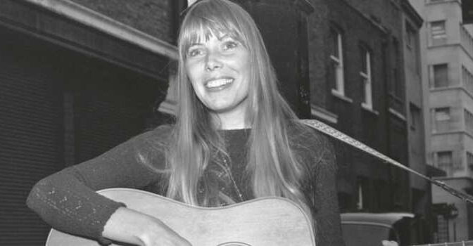 Travelling boek over zangeres Joni Mitchell van Ann Powers